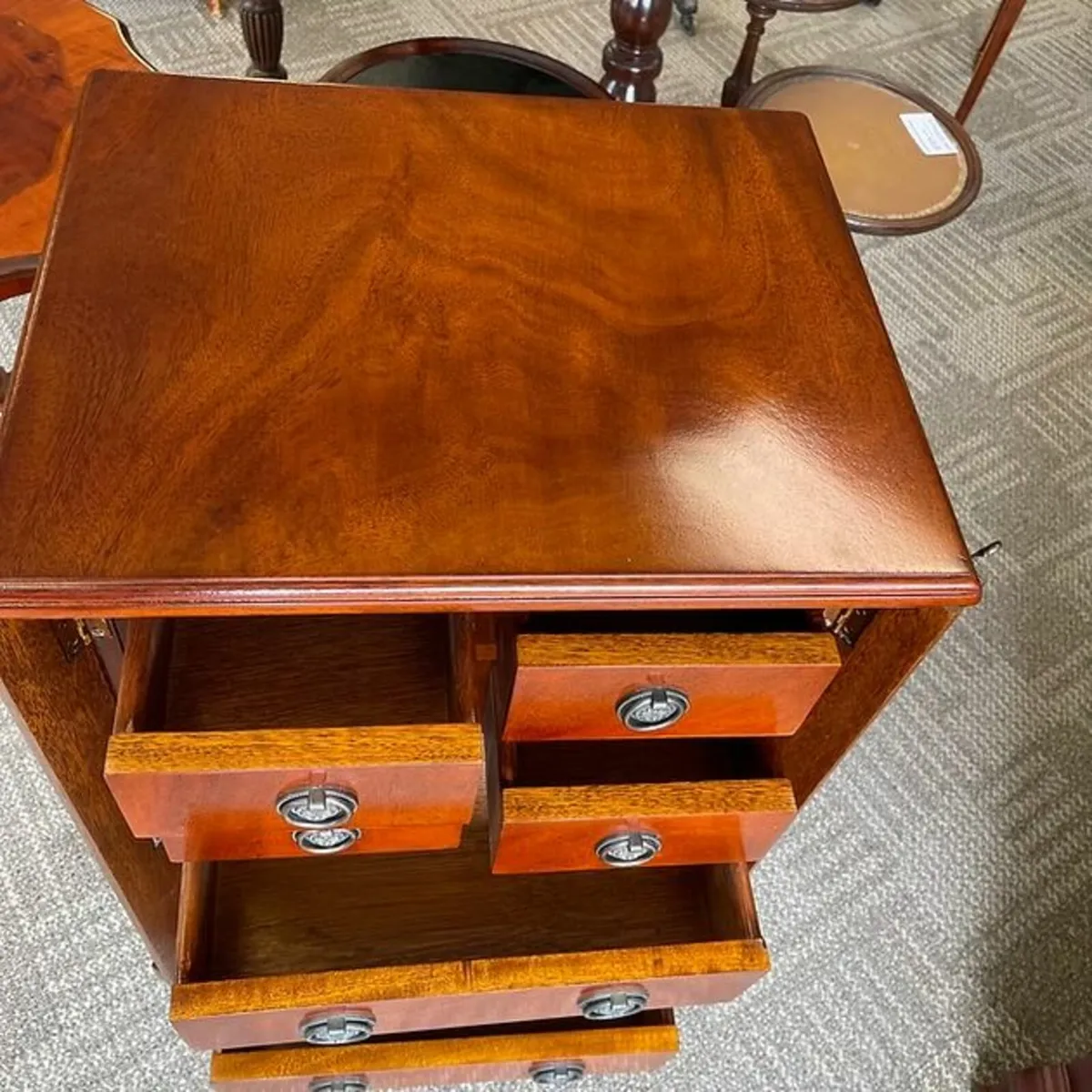Fabulous Wellington style mahogany jewels chest of - Image 3