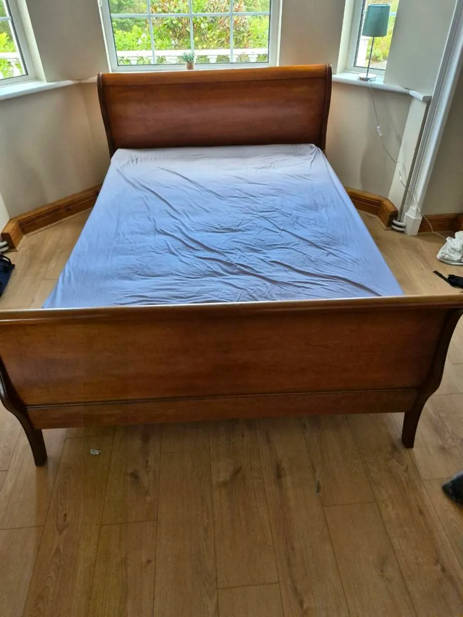 Double bed - Image 1