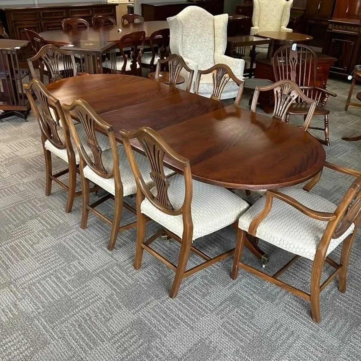 Fabulous mahogany regency style dining table & 8 c - Image 1