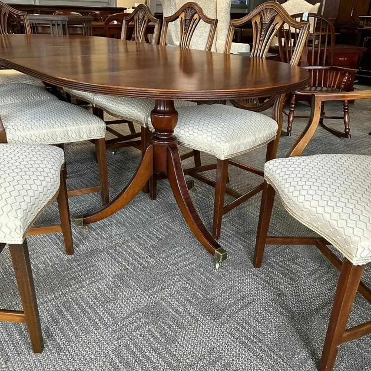 Fabulous mahogany regency style dining table & 8 c - Image 2