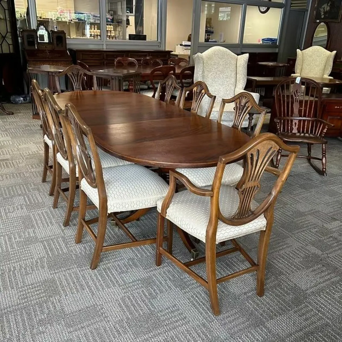 Fabulous mahogany regency style dining table & 8 c - Image 4