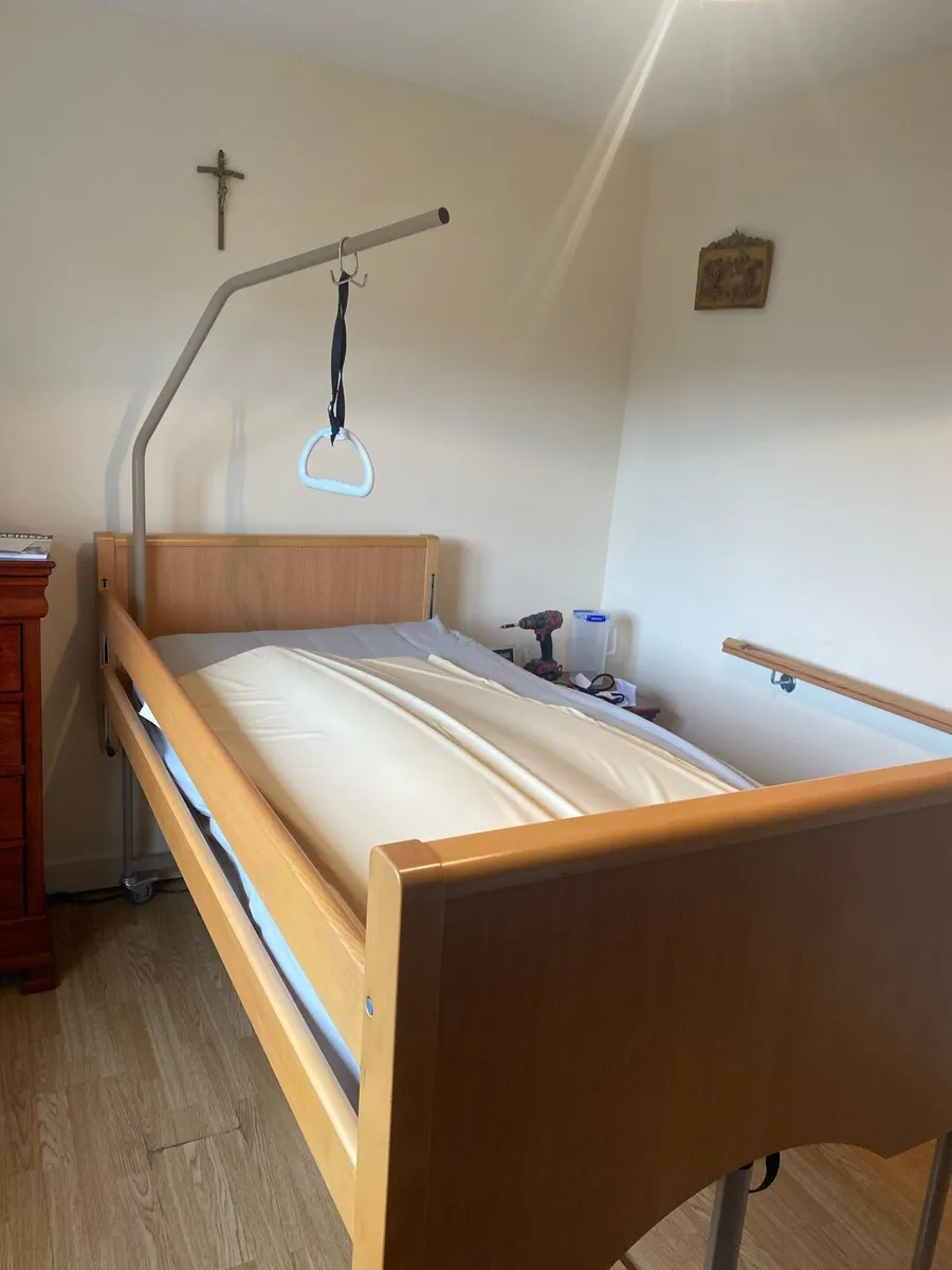 Electric hospital low low bed - Image 1