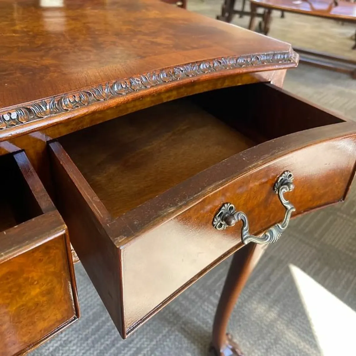 Super quality walnut burr bow fronted serpentine f - Image 3
