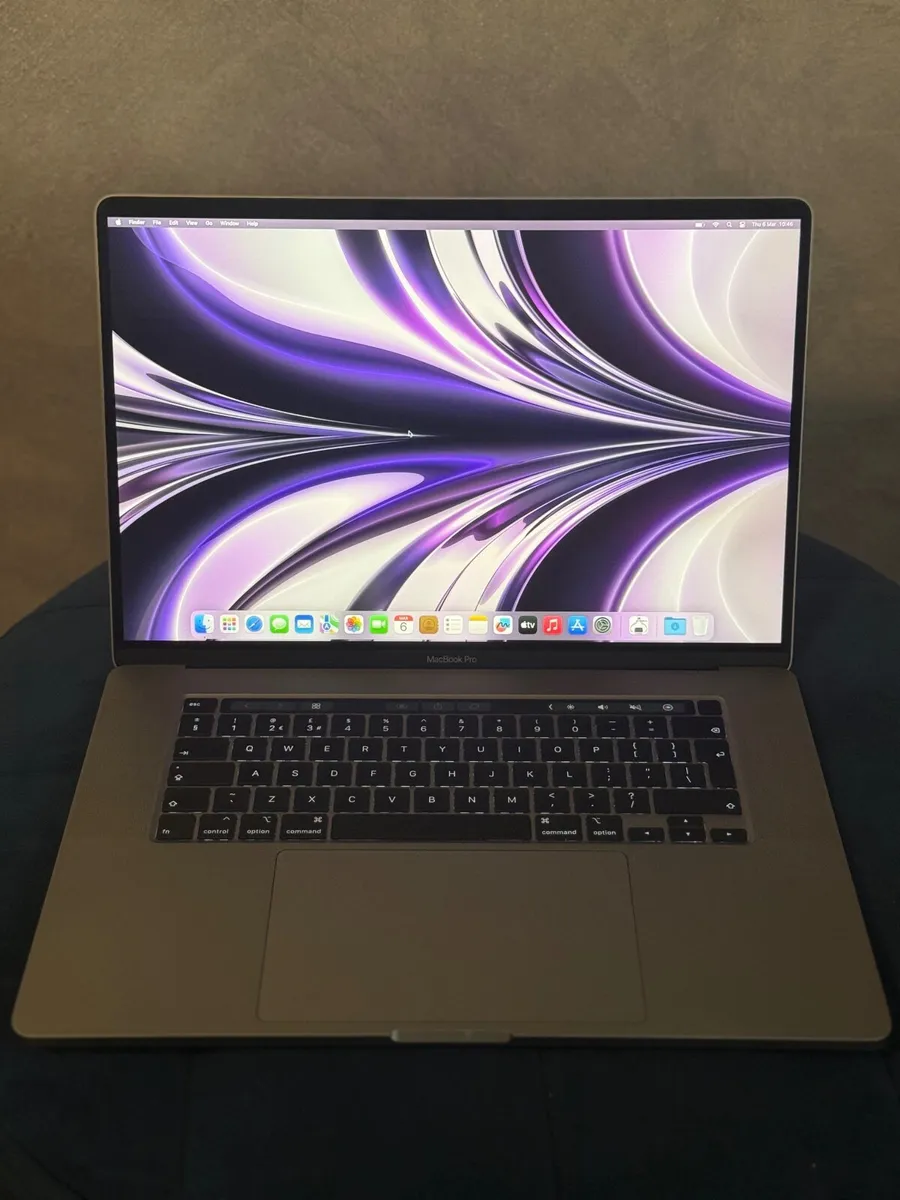 MacBook Pro 16" 2020 i7/16GB/512SSD/254c - Image 1