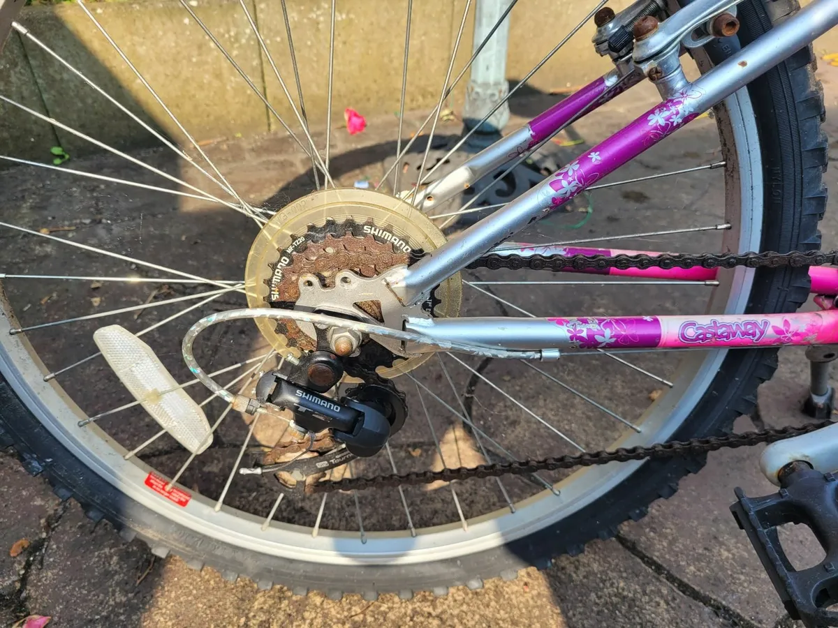 2 ladies mountain bikes.  1 new 26 inch. 1 used 24 - Image 4