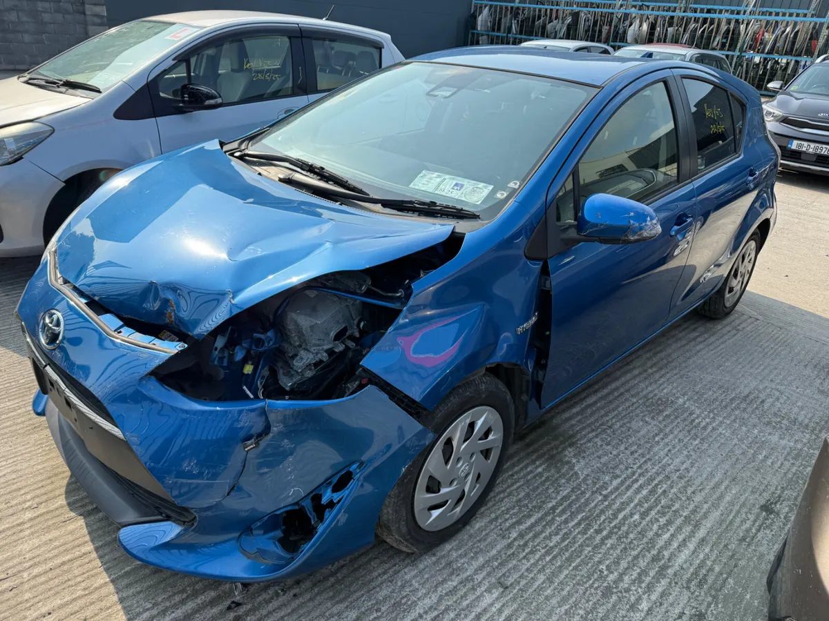 2018 TOYOTA AQUA - Image 2