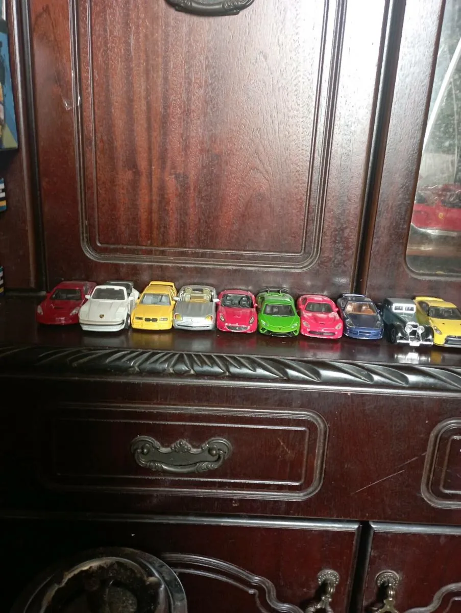 DIECAST MODLES CARS FOR SALE ALL 1-43 SCALE. - Image 1