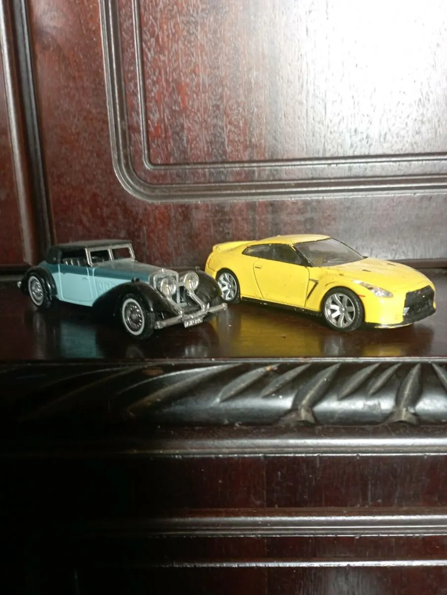 DIECAST MODLES CARS FOR SALE ALL 1-43 SCALE. - Image 4
