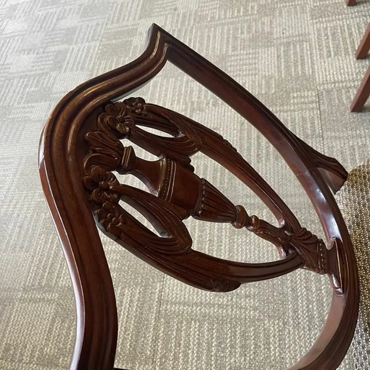 Fabulous mahogany extendable dining table & 14 hig - Image 3