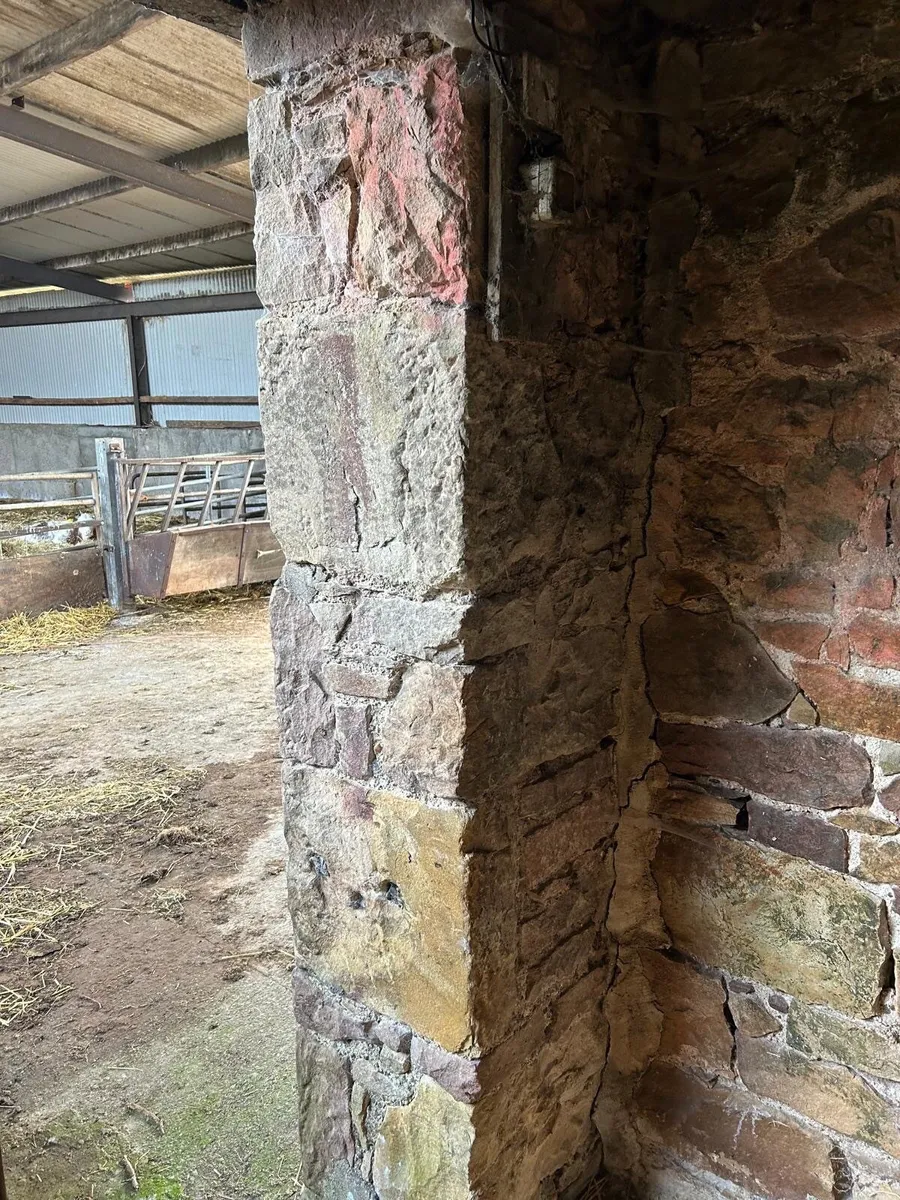 Sandstone for building plus traditional old slated - Image 1