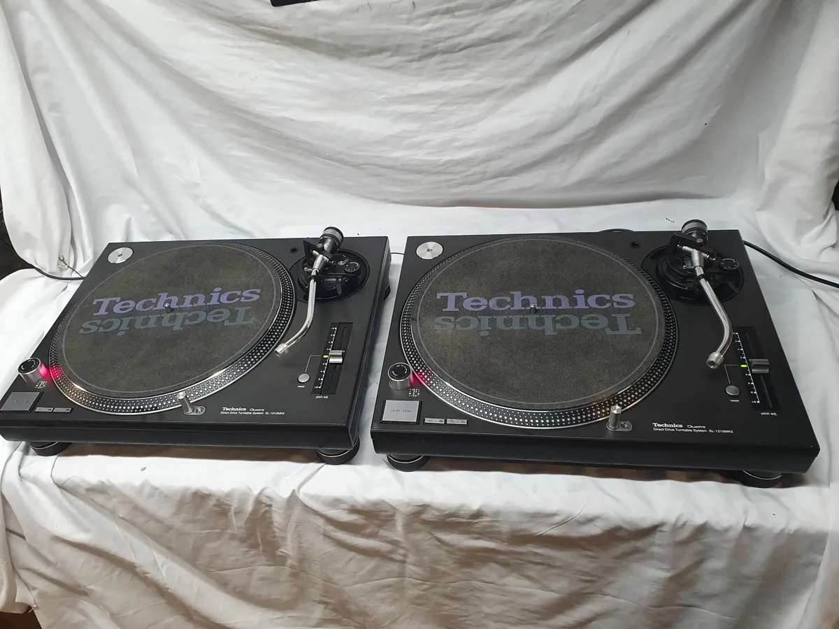 Technics sl-1210 mk5's (pair) - Image 1