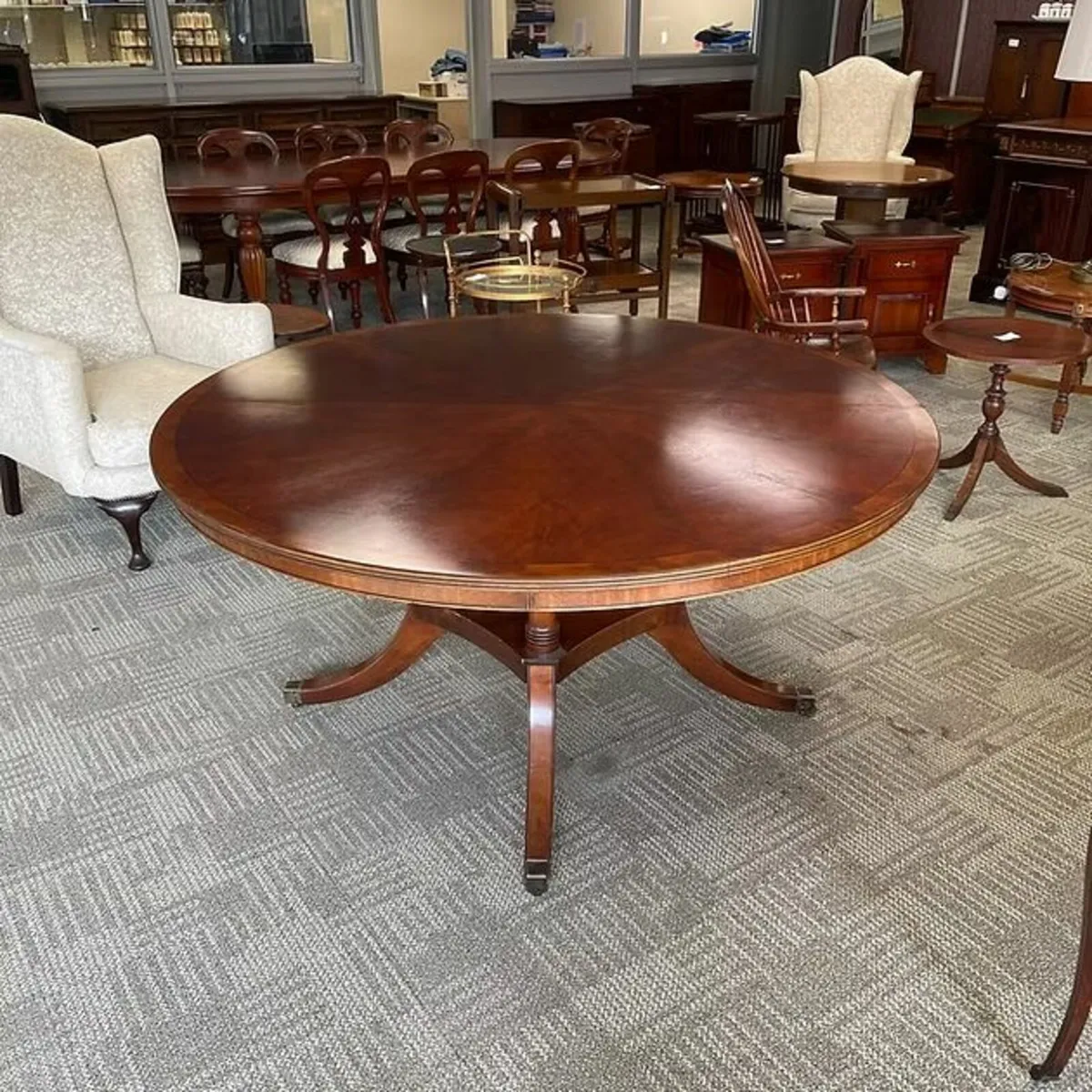 Beautiful mahogany circular dining table - Image 2