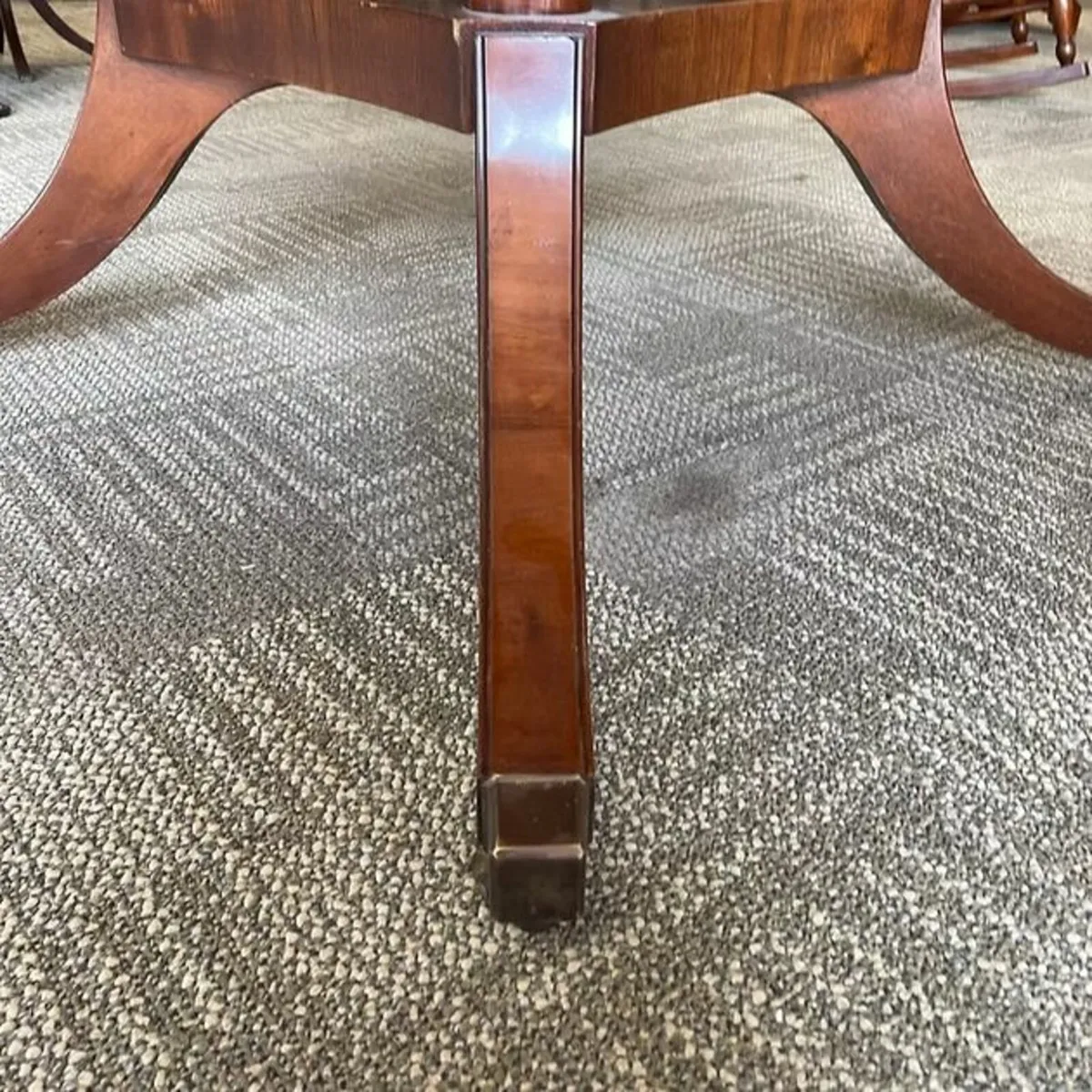 Beautiful mahogany circular dining table - Image 3