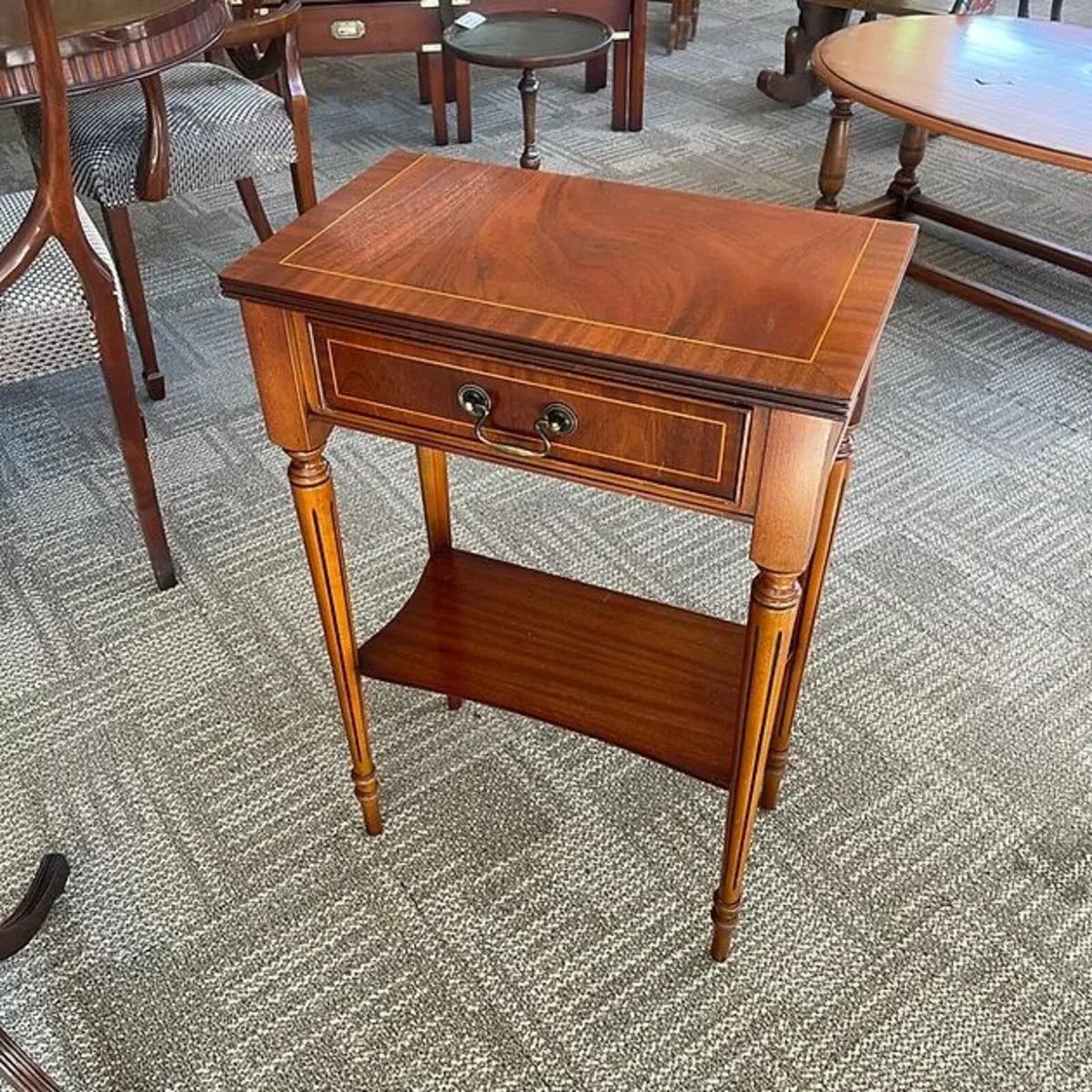 Beautiful mahogany flamed side console table - Image 1