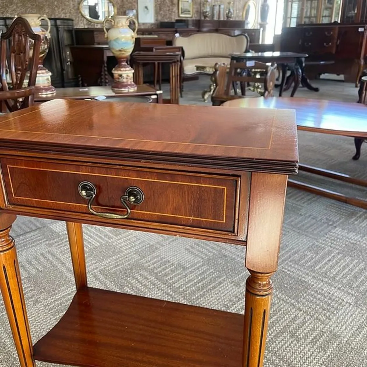 Beautiful mahogany flamed side console table - Image 2
