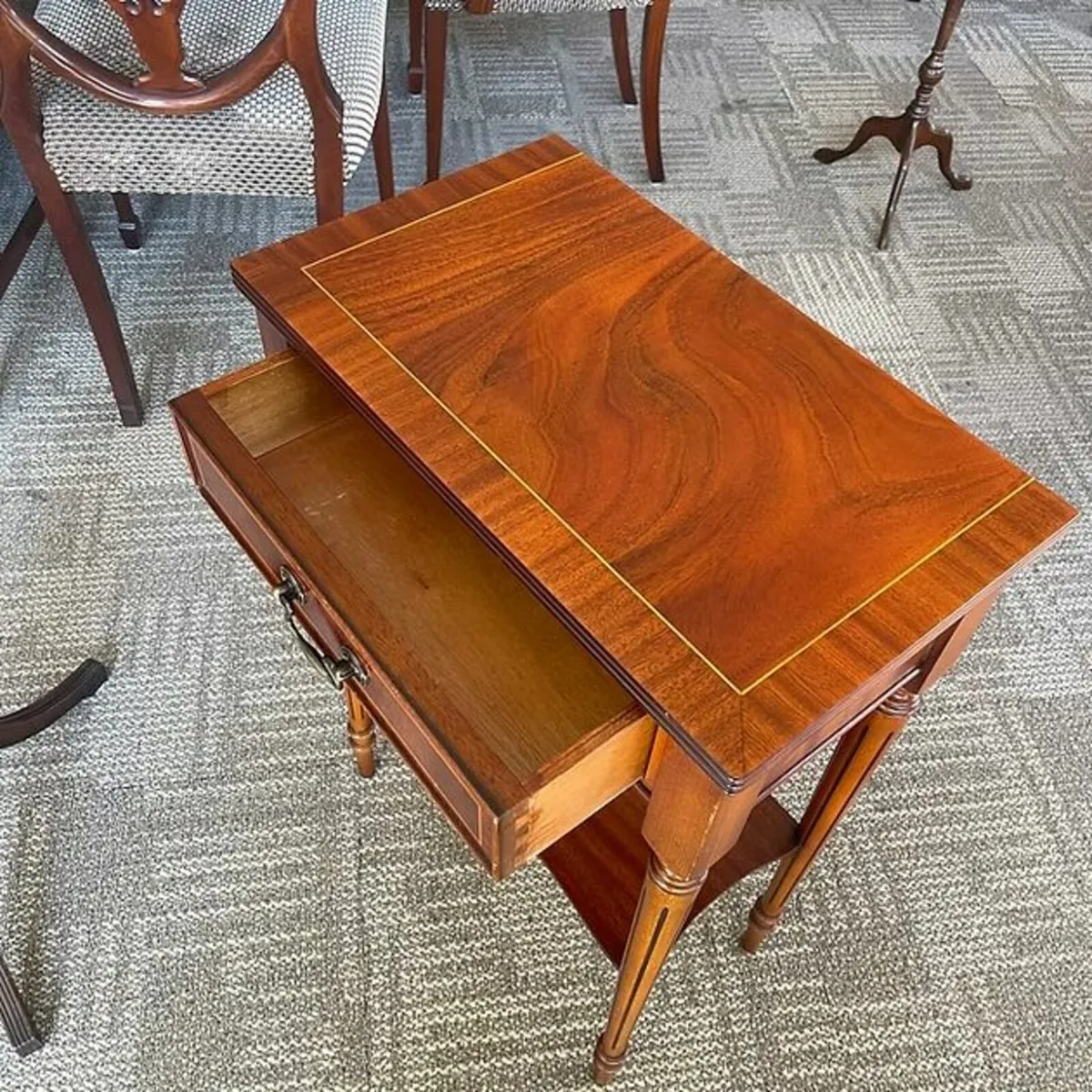 Beautiful mahogany flamed side console table - Image 3