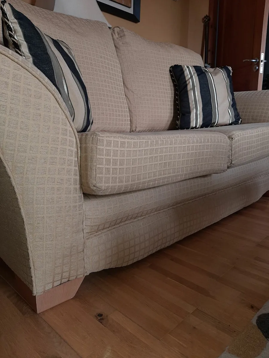 Suite of furniture - Image 2