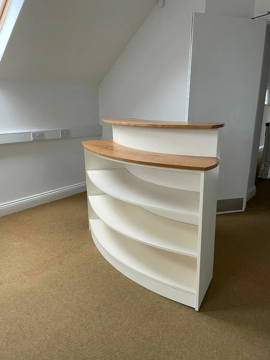 Reception desk - Image 1