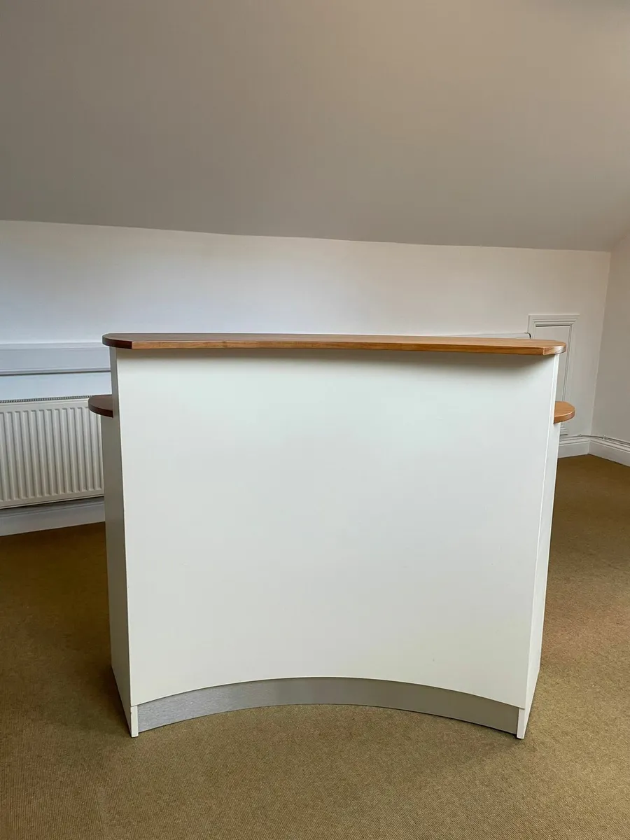Reception desk - Image 2