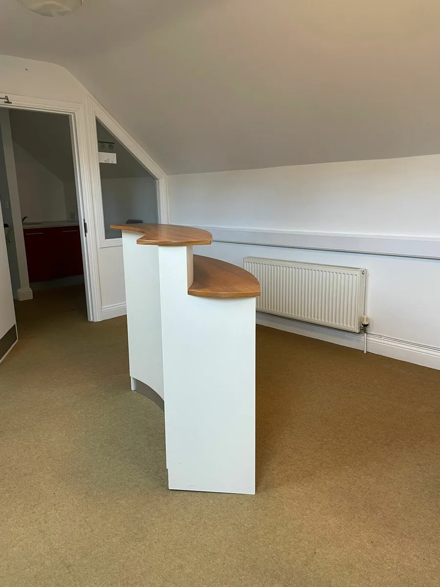 Reception desk - Image 4