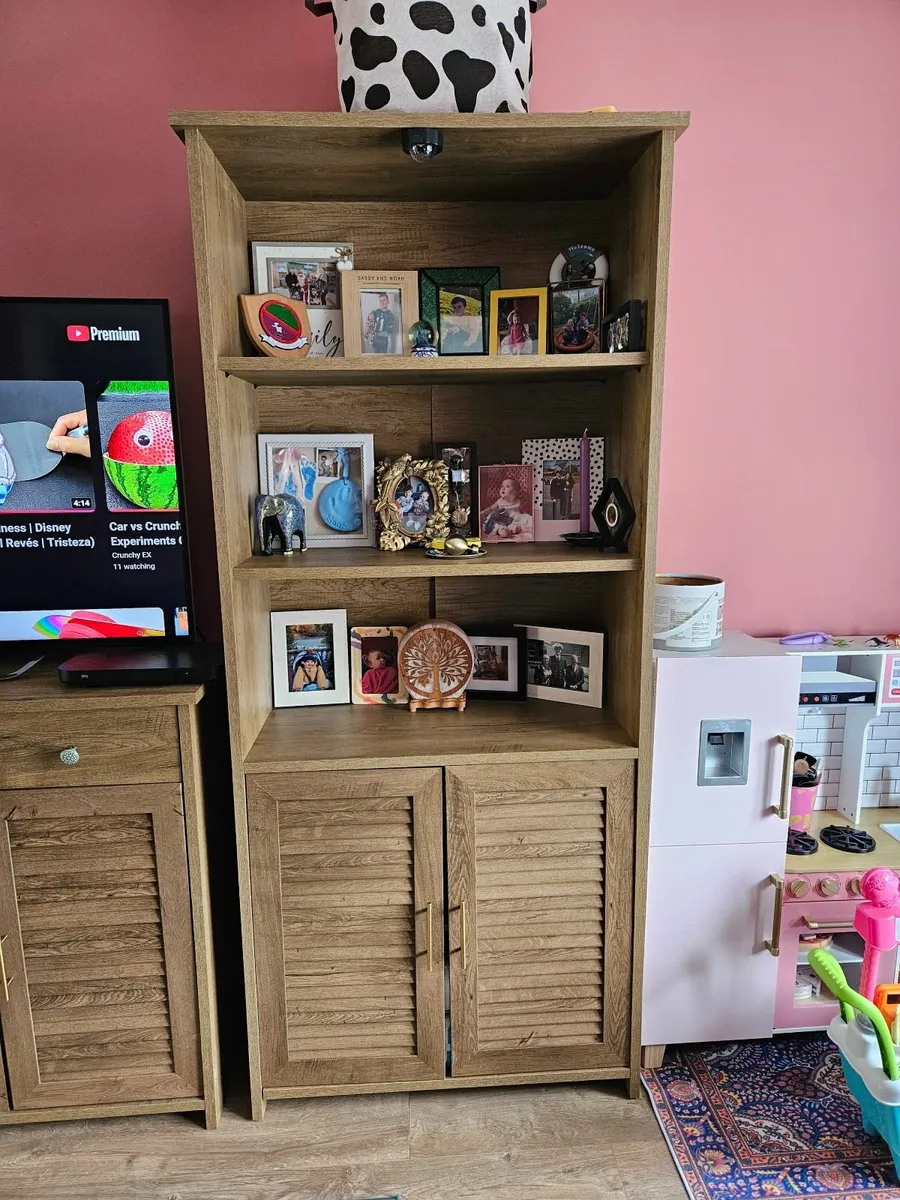 Sitting room set Bookcase x2, cabinet / sideboard - Image 3