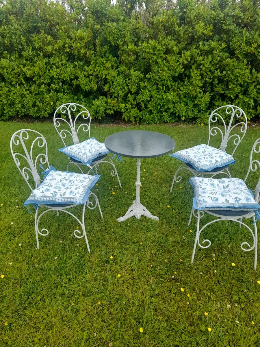 Garden furniture - Image 1