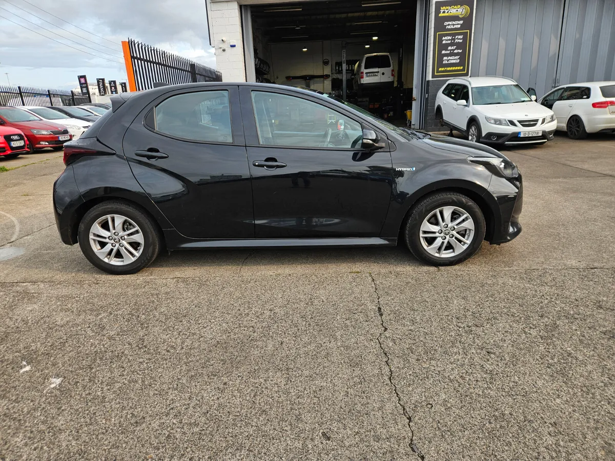 2022 Toyota Yaris 1.5 Hybrid Luna - Image 2