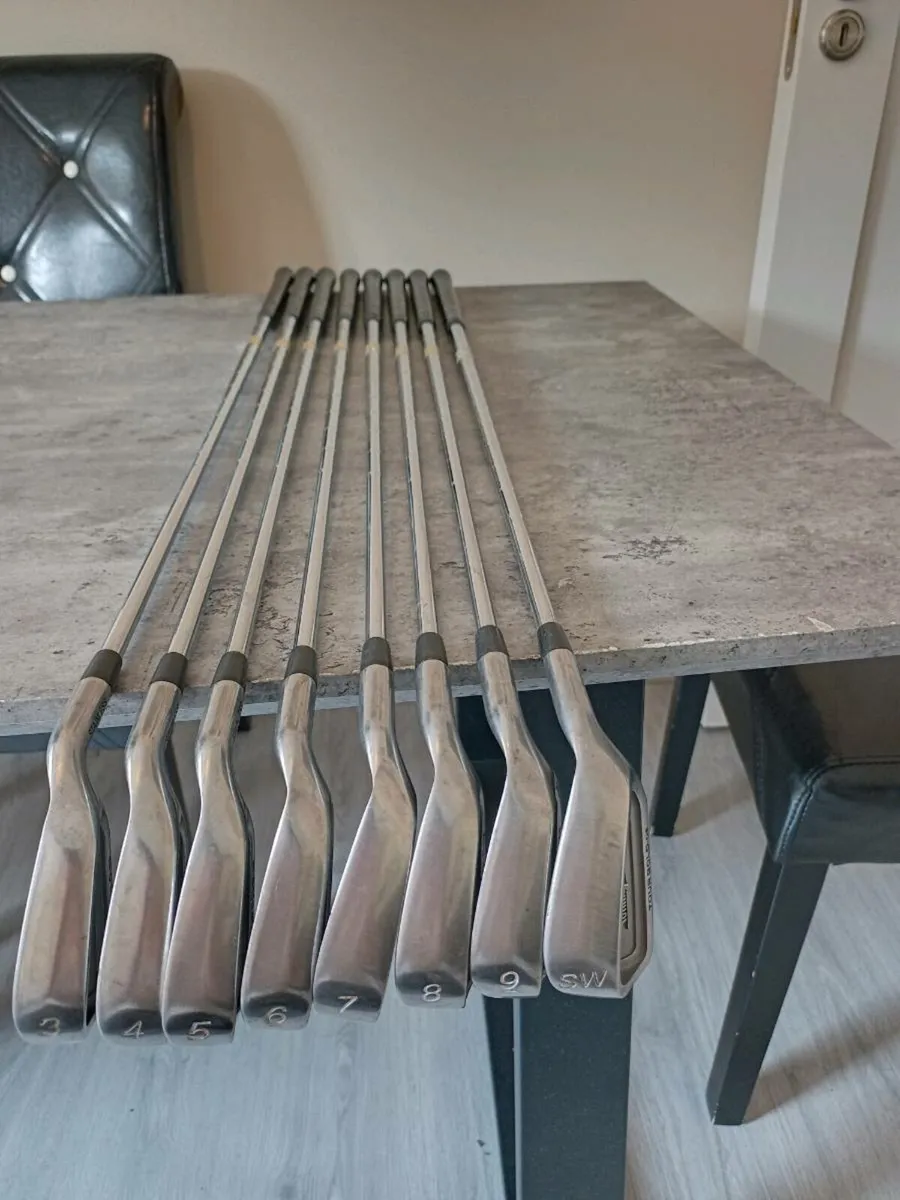 Tommy Aaron Golf irons. Right handed clubs. - Image 1