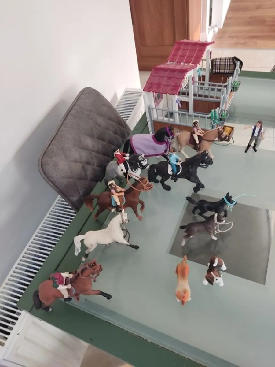 Schleich stable and horses - Image 2