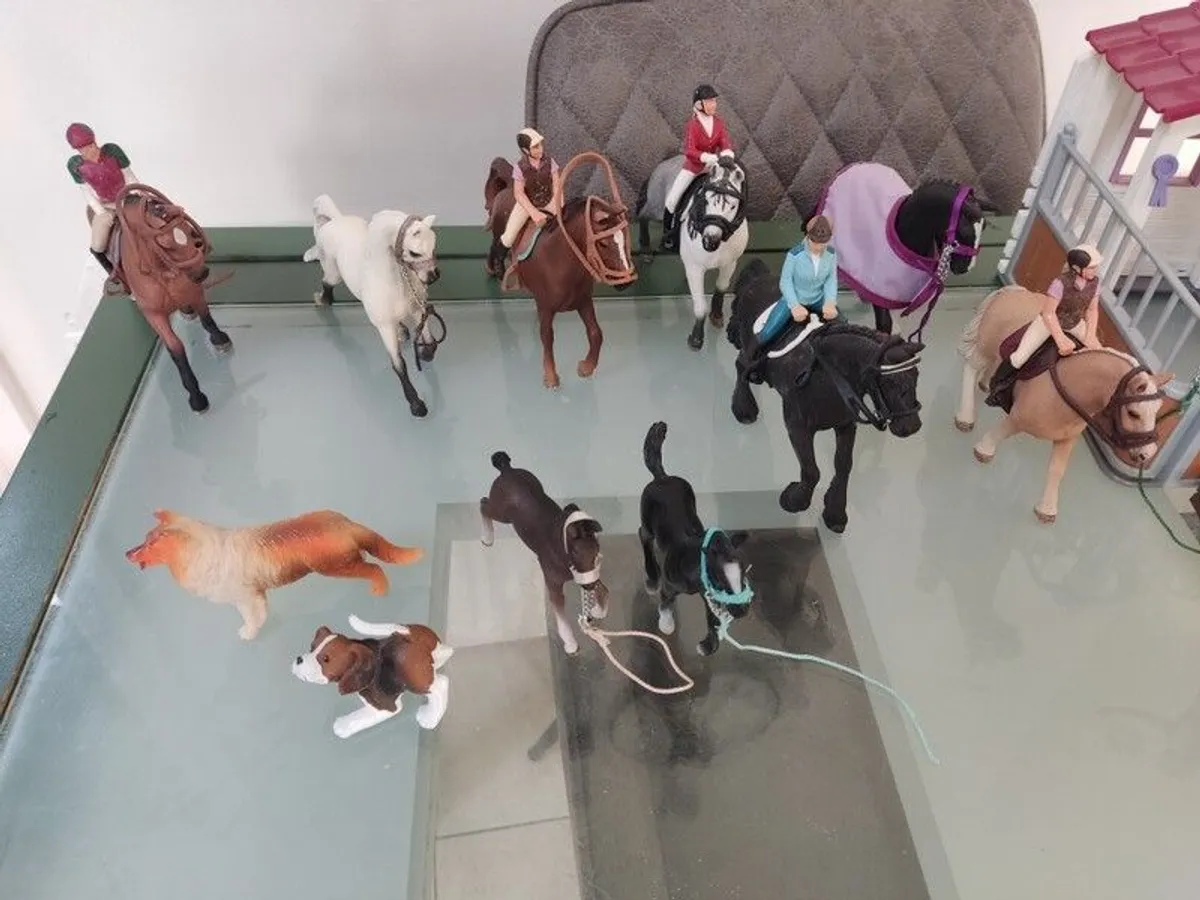 Schleich stable and horses - Image 3
