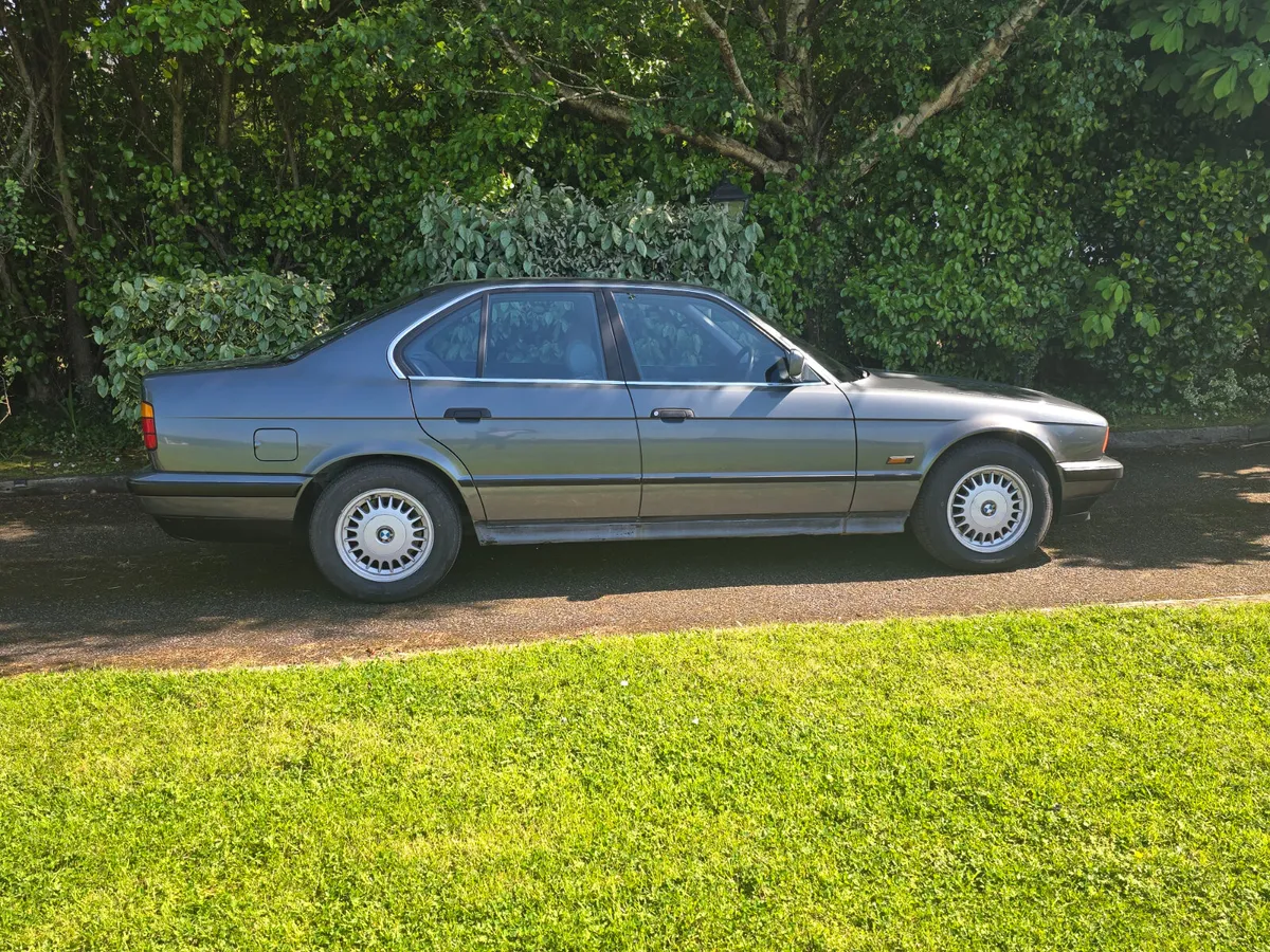 BMW 5-Series 1989 - Image 1