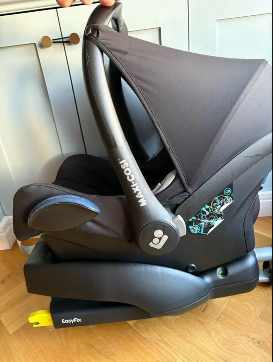 Maxicosi Cabriofix i-Size Car Seat & Isofix Base - Image 3