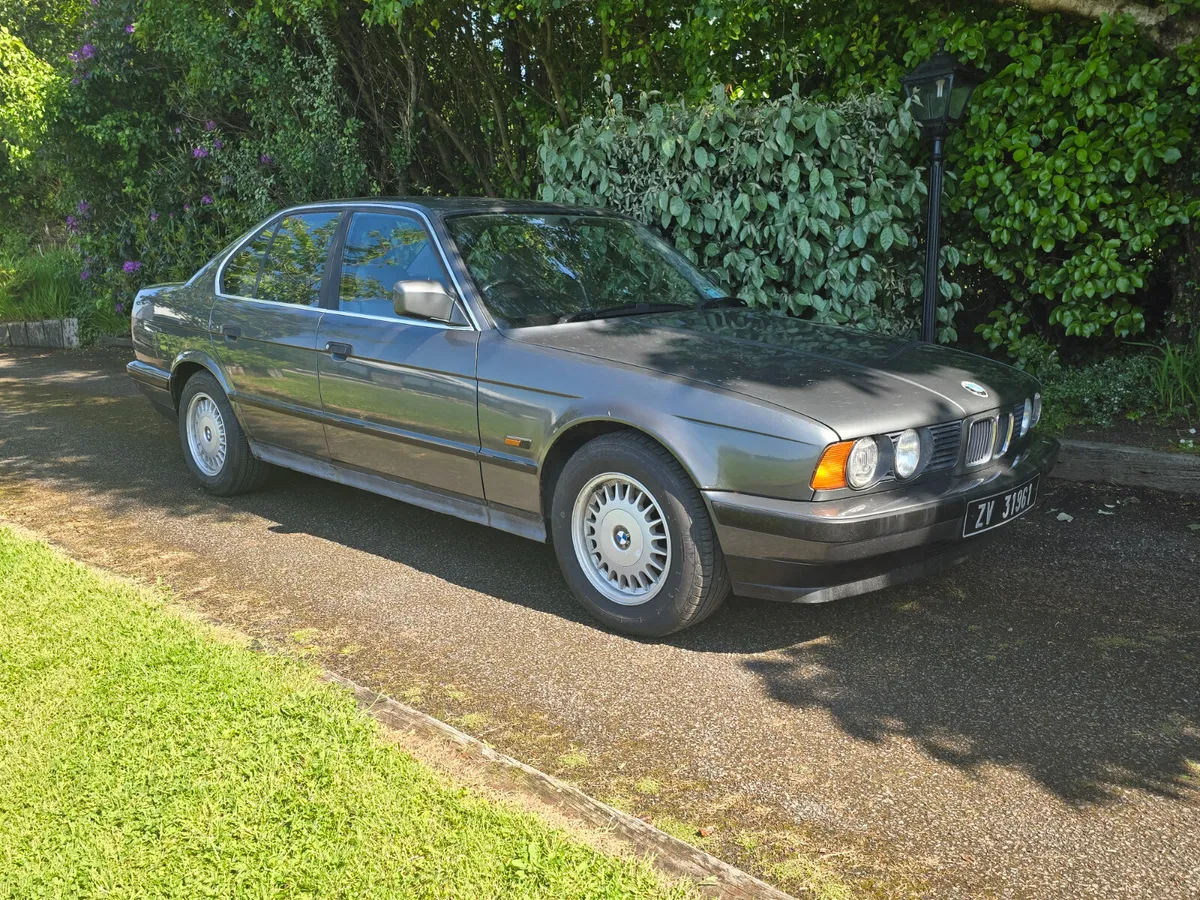 BMW 5-Series 1989 - Image 2