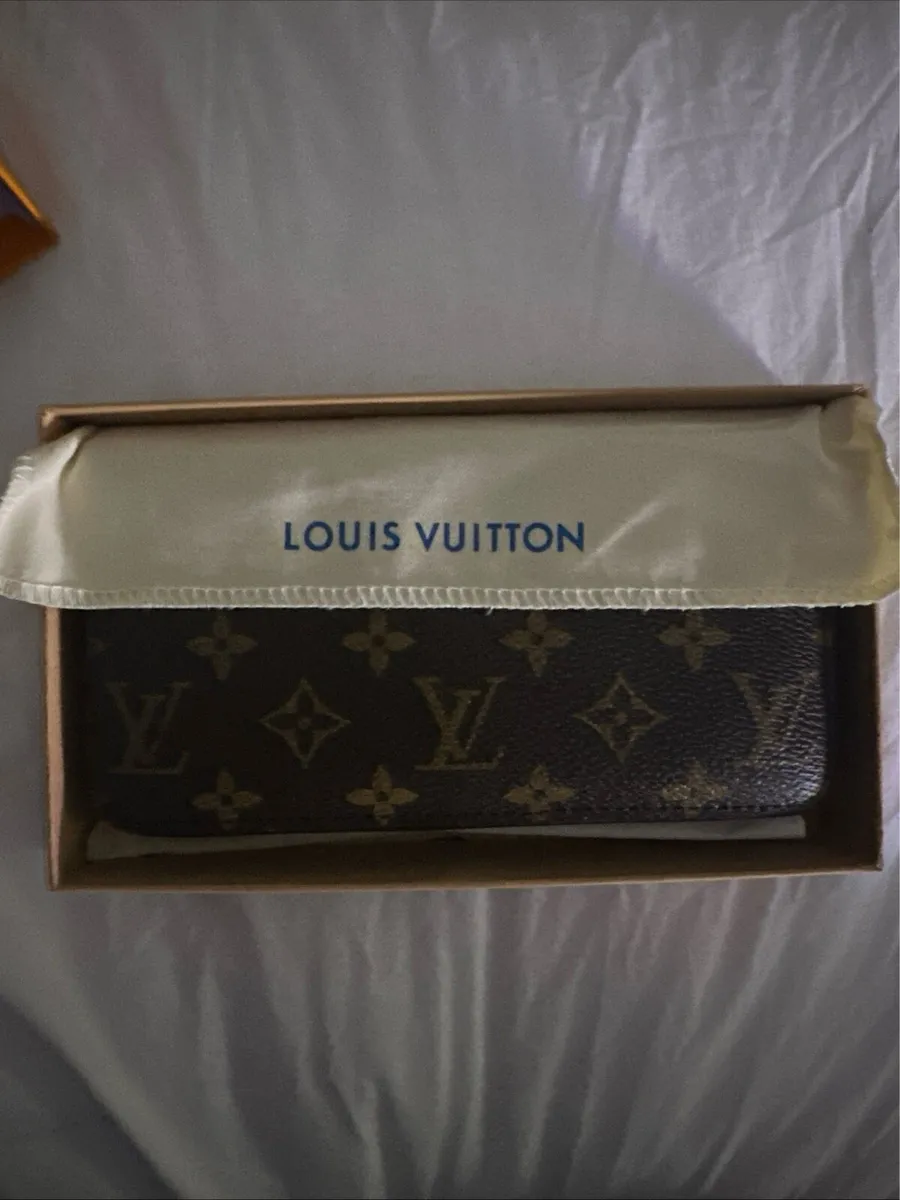 LV wallet - Image 1