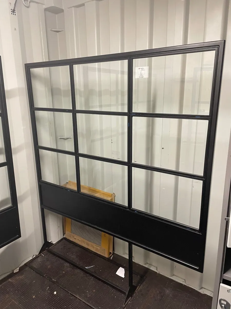 Steel and glass screens - Image 2