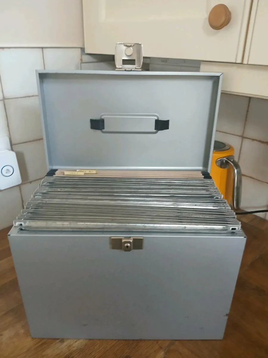 Handheld filing cabinet - Image 2