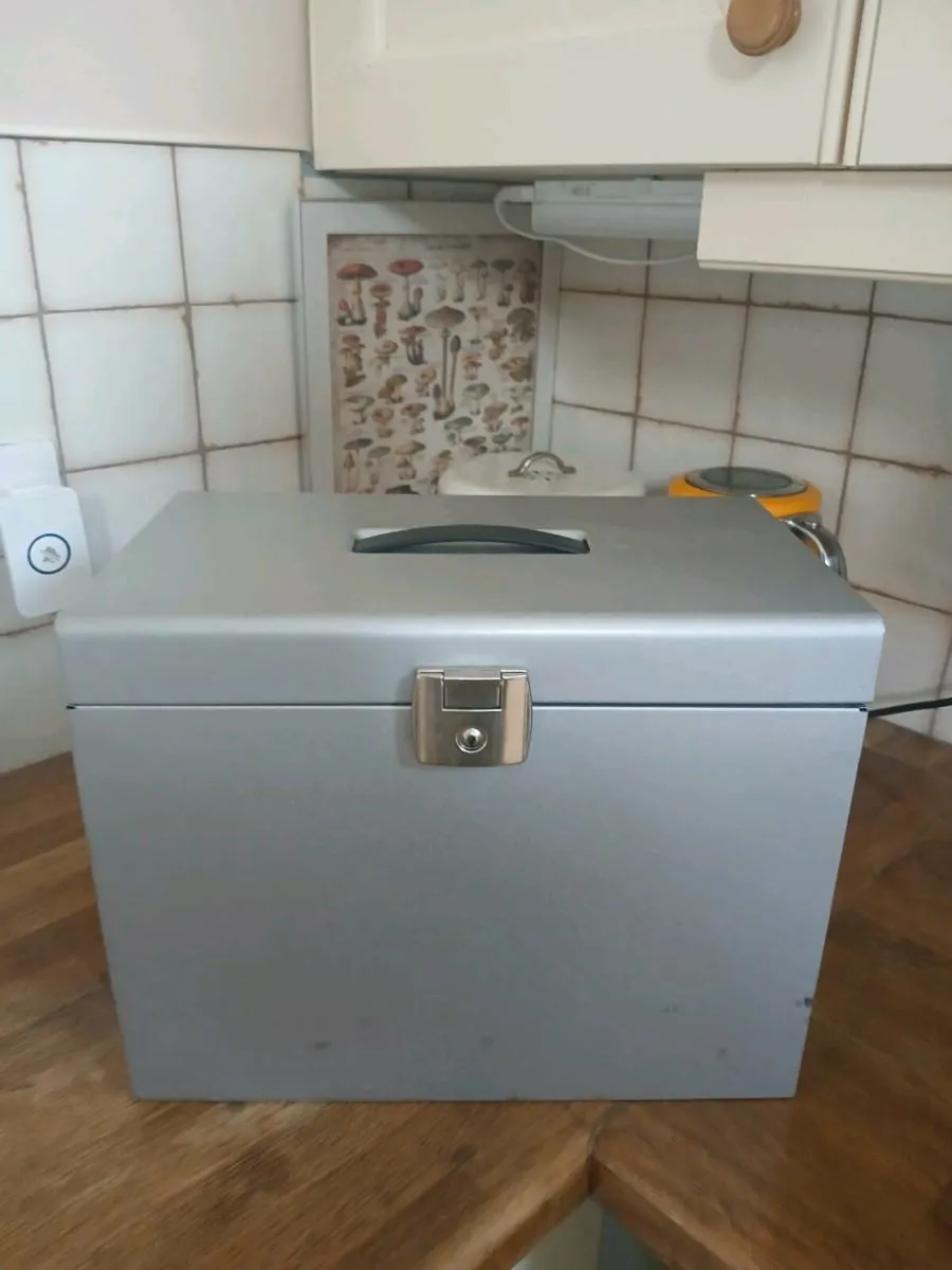 Handheld filing cabinet - Image 3
