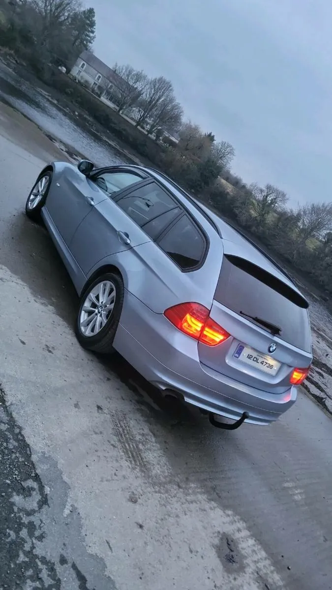 2012 BMW 318 E91 D ES Touring - Image 2