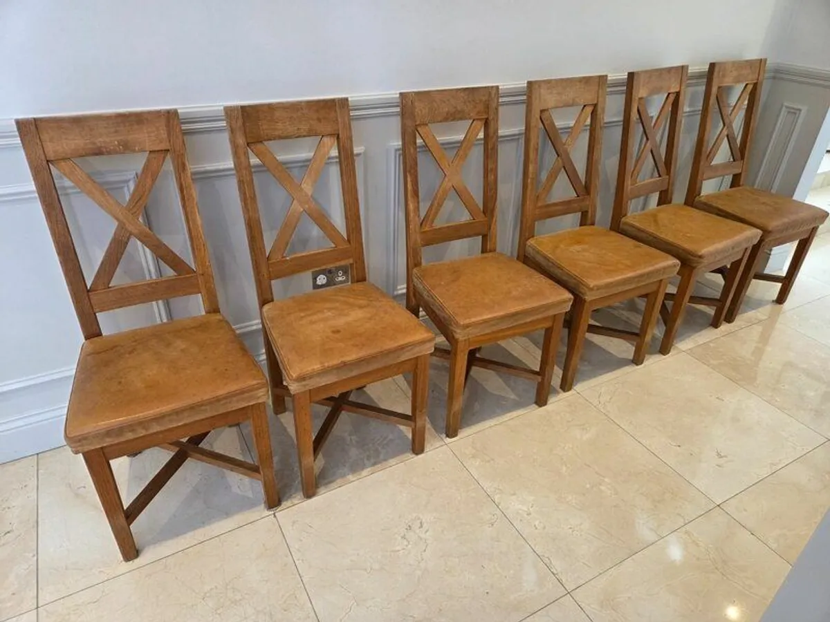 Solid Oak Dining Table and Chairs extendable - Image 1