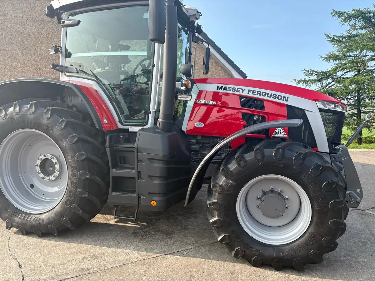 Massey Ferguson 8s 225 - Image 1