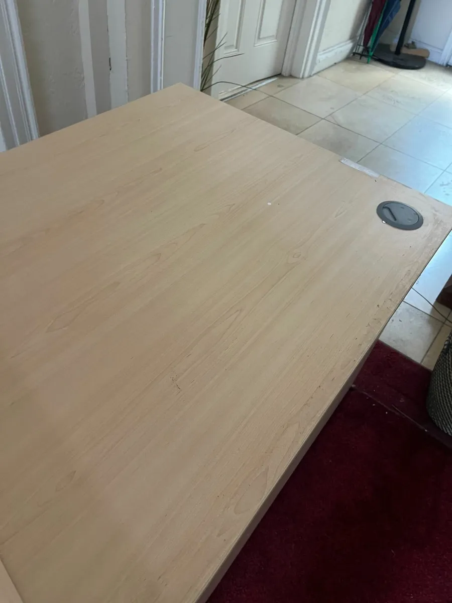reception desk - Image 4