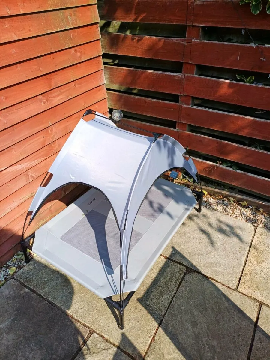 Outdoor dog bed with sun protection. Never used - Image 1