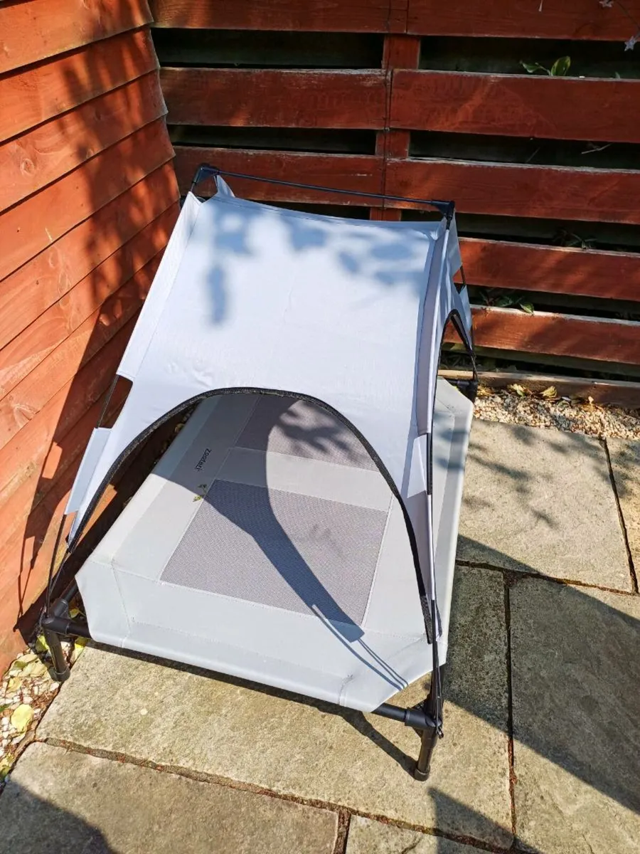 Outdoor dog bed with sun protection. Never used - Image 2