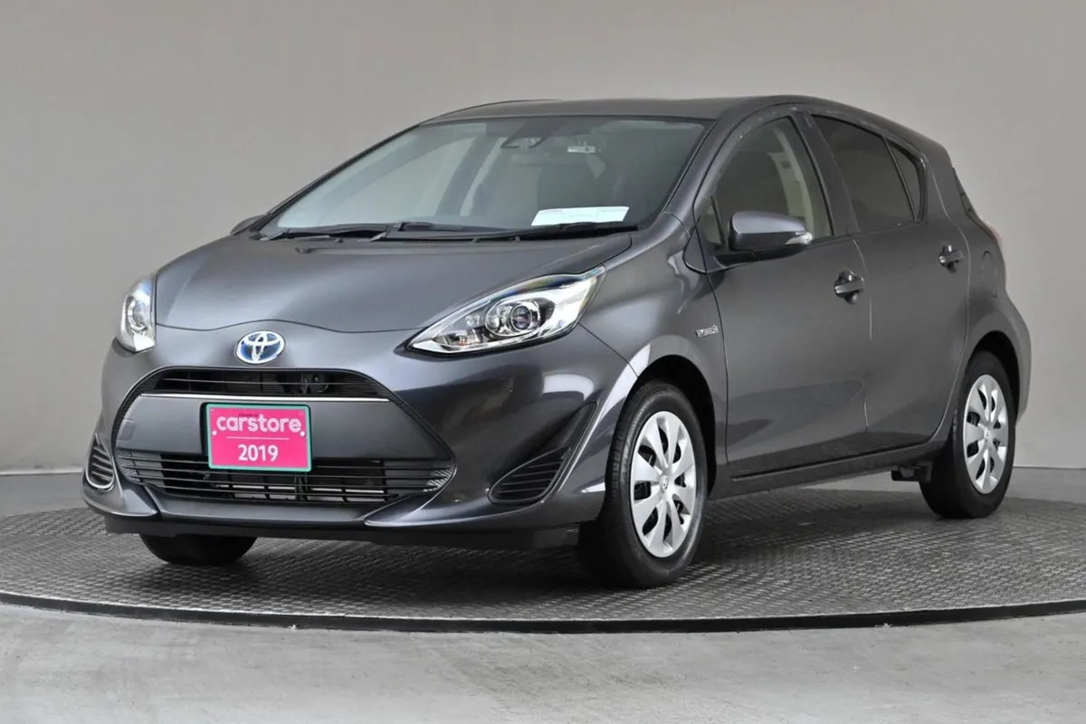 Toyota Aqua 1.5 Vvt-i Hybrid  privacy Glass - Image 3