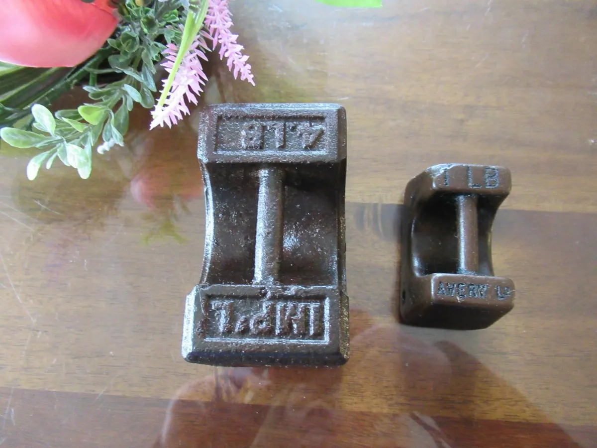 antiques avery weights balance cast iron door - Image 1