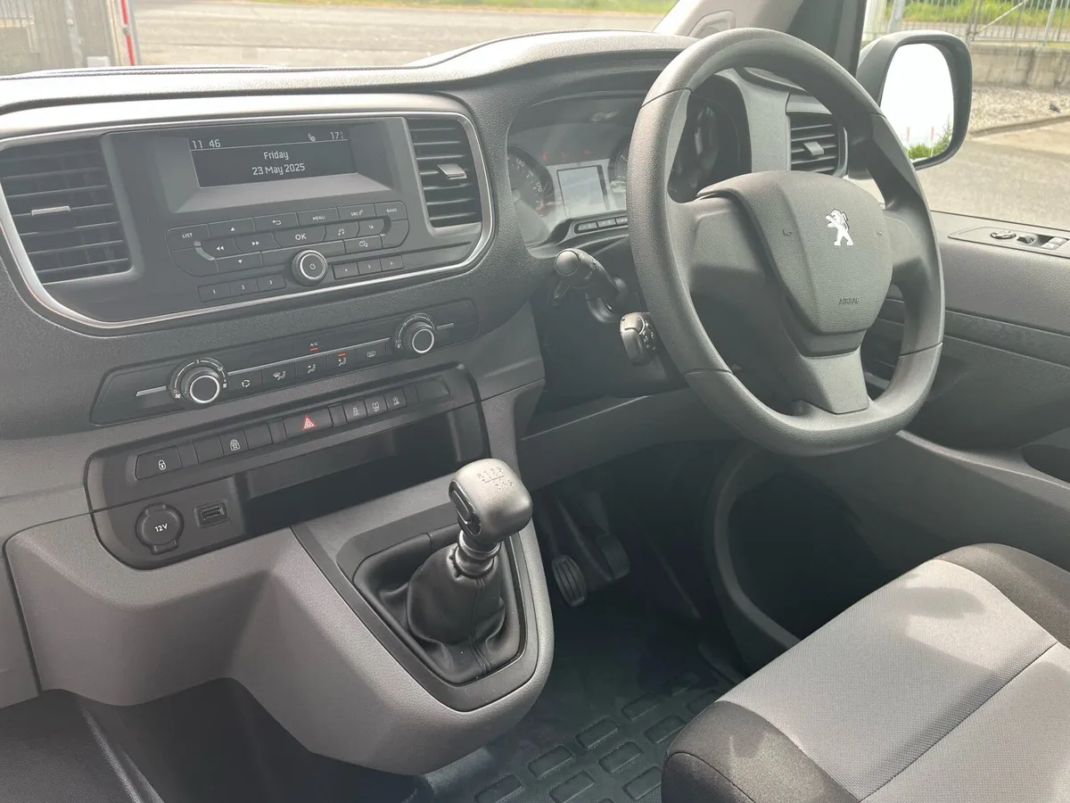 Peugeot Expert Combi Wheelchair Accessible - Image 3