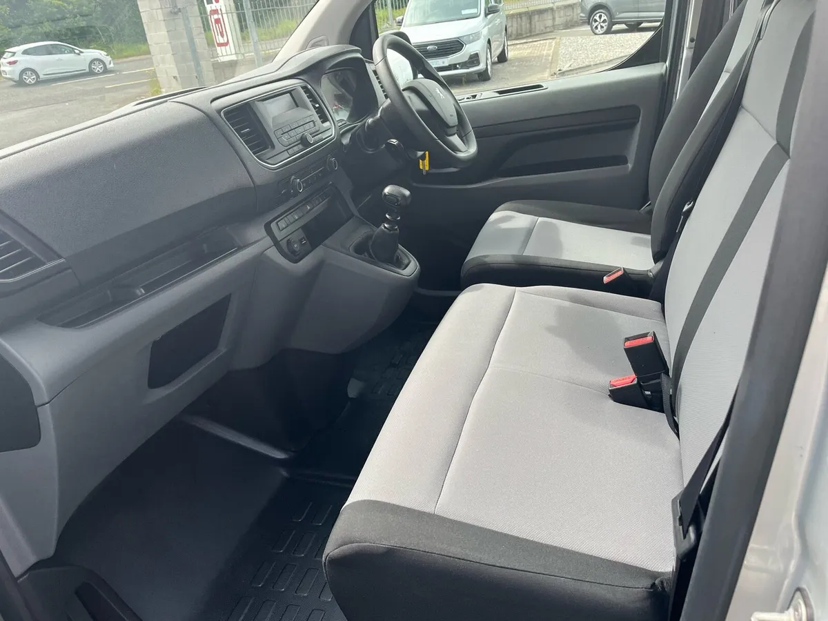 Peugeot Expert Combi Wheelchair Accessible - Image 4