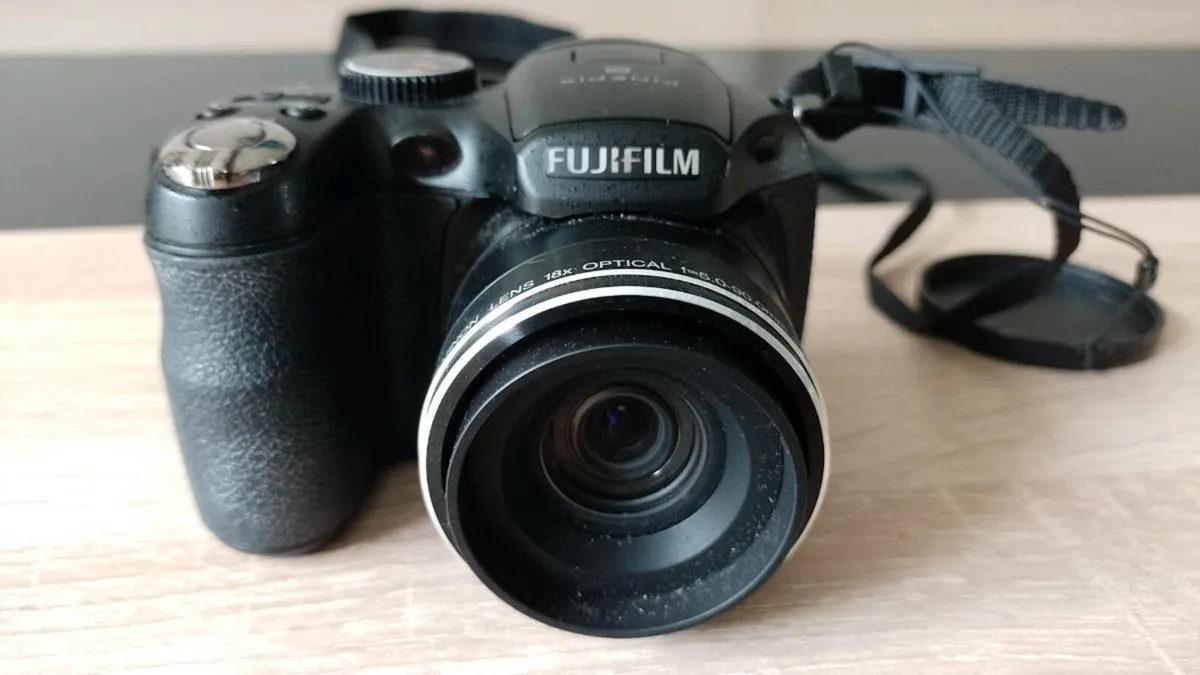 Fuji Finepix Digital Camera - Image 2