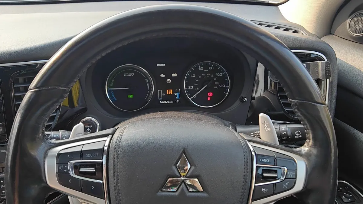Mitsubishi Outlander GX4HS PHEV 2015 (2016 Model) - Image 2