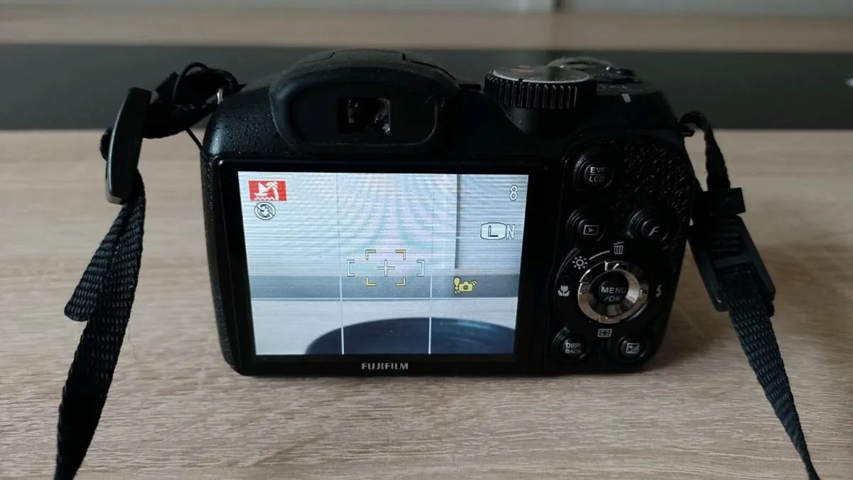 Fuji Finepix Digital Camera - Image 3